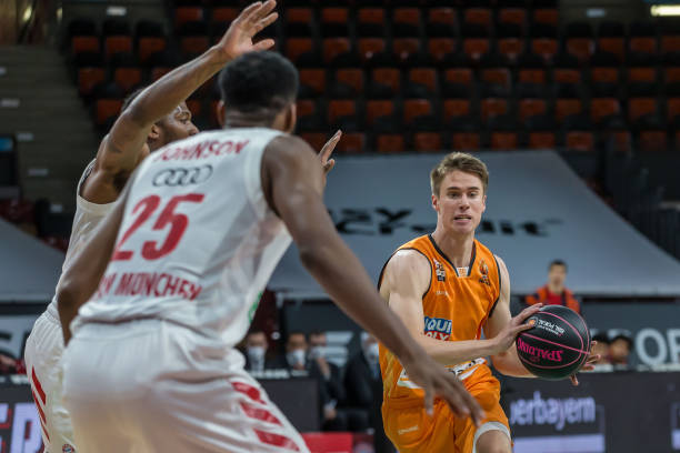 锋线摇摆人 锋线摇摆人