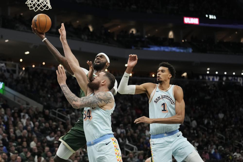 中国男足仍 中国男足仍